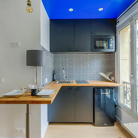 Modern Close To The Champs Elysees - - Welkeys