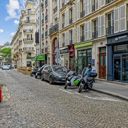 Modern Close To The Champs Elysees - - Welkeys *