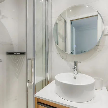 Modern Close To The Champs Elysees - - Welkeys Paris