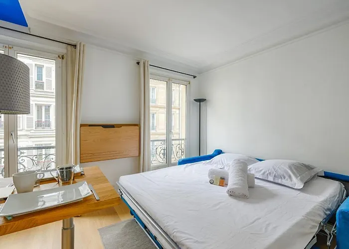 Modern Close To The Champs Elysees - - Welkeys *