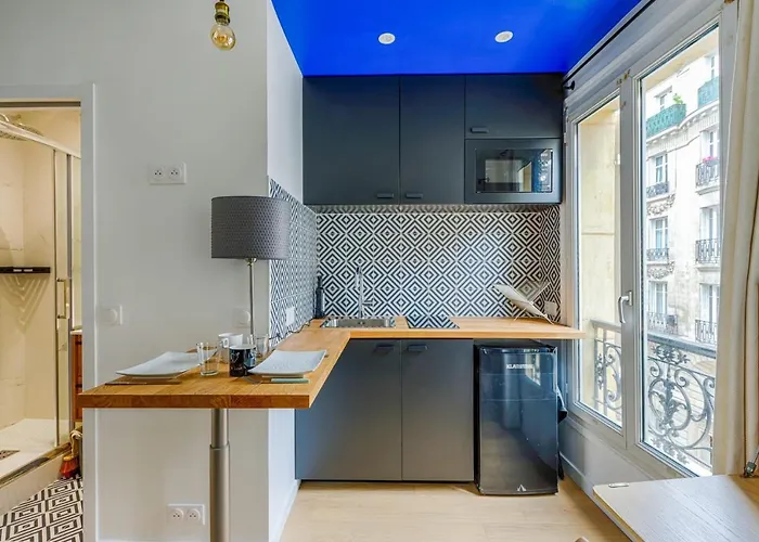 Modern Close To The Champs Elysees - - Welkeys