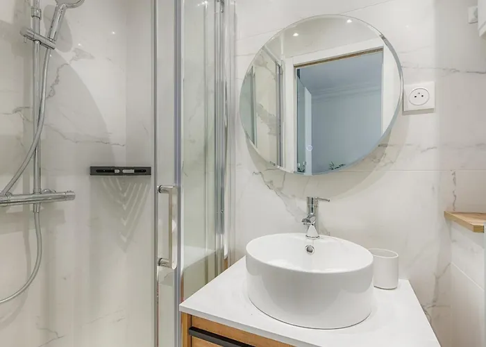 Modern Close To The Champs Elysees - - Welkeys Paris
