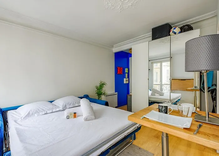 Modern Close To The Champs Elysees - - Welkeys